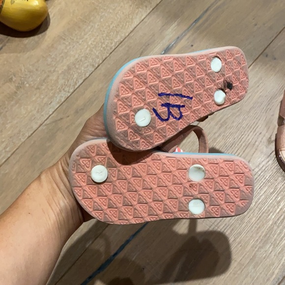 Size 6 bundle sandals - Picture 2 of 5